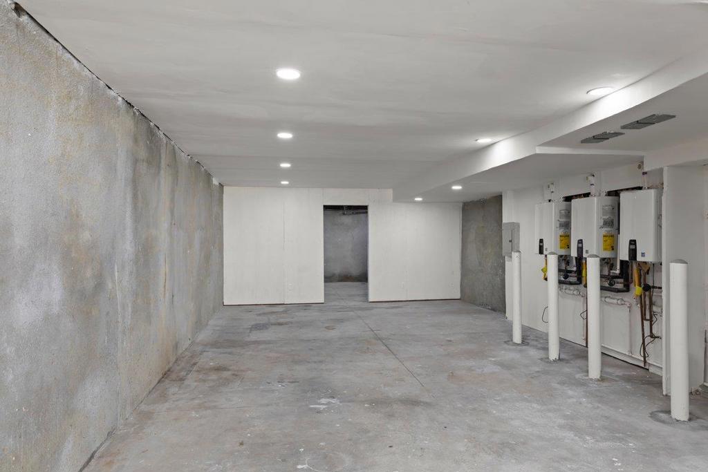 https://media.crmls.org/mediaz/39ba54af-93ef-4563-8616-0541a12f2f26.jpg?preset=X-Large