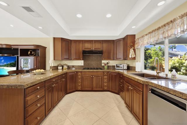 17233 Cuvee Ct, Poway CA: https://media.crmls.org/mediaz/39bac26e-a2f8-4a6f-a7e3-5af286952fb6.jpg