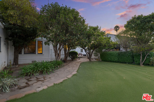 333 E Anapamu Street, Santa Barbara CA: https://media.crmls.org/mediaz/39bb0d6d-4e47-4348-a75d-70c95f092be4.jpg