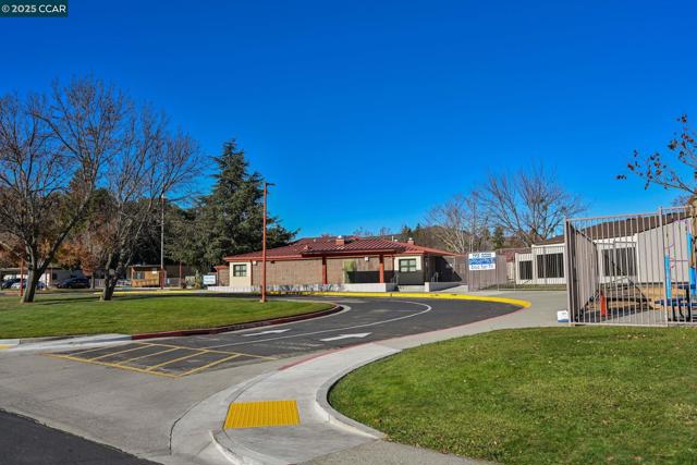 2571 Twin Creeks Dr, San Ramon CA: https://media.crmls.org/mediaz/39bb7993-e0bf-4fb0-b636-2b79cc4e6d2d.jpg