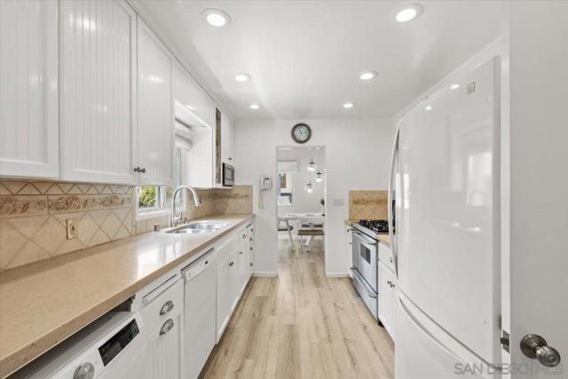 3960 Garfield St., Carlsbad CA: https://media.crmls.org/mediaz/39bbcf44-301a-4d41-8ce3-fa77bb050b82.jpg