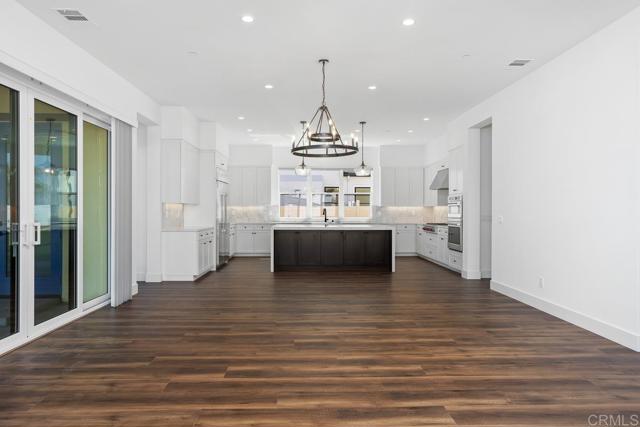 Detail Gallery Image 8 of 42 For 1211 Stonemark Place, Vista,  CA 92081 - 5 Beds | 4/1 Baths