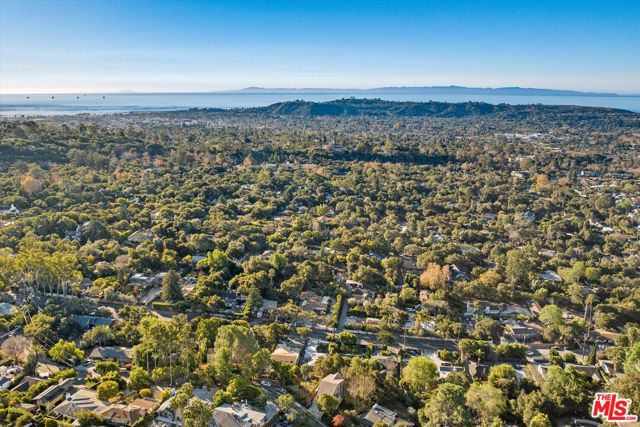 827 Cheltenham Road, Santa Barbara CA: https://media.crmls.org/mediaz/39bc49e7-4f6f-42f9-b13d-f4e7c70d060d.jpg