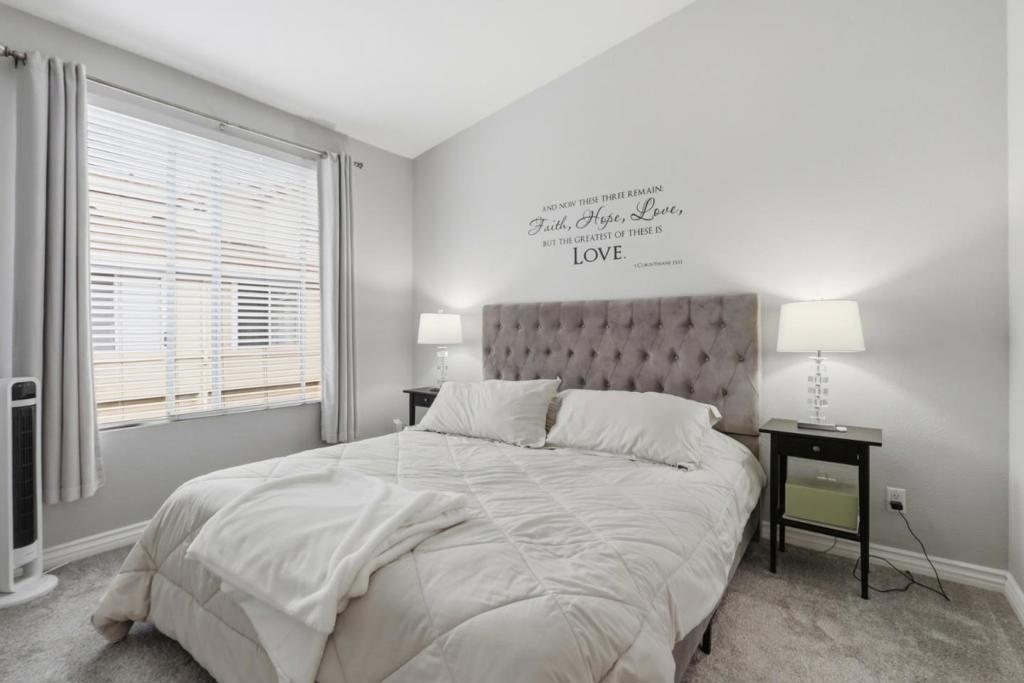 https://media.crmls.org/mediaz/39bc639e-6862-43d9-953e-63012adcafd5.jpg?preset=X-Large