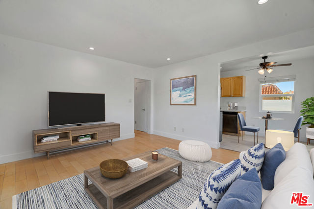 119 Paloma Avenue, Venice CA: https://media.crmls.org/mediaz/39bc85d1-bb0d-4fff-ba41-c78d2d5c07e0.jpg
