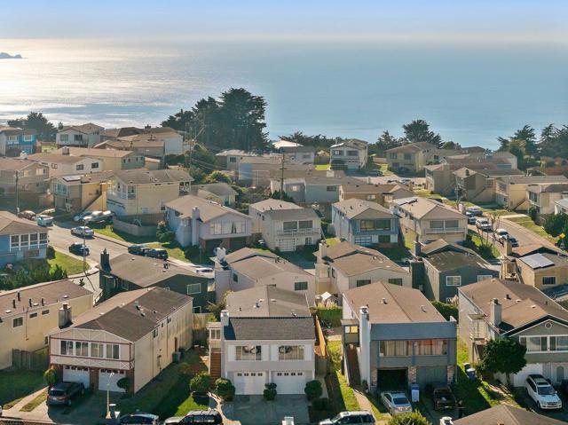 15 Eastridge Circle, Pacifica CA: https://media.crmls.org/mediaz/39bd0da8-863b-444d-b84b-5e0e3fd9f2dd.jpg