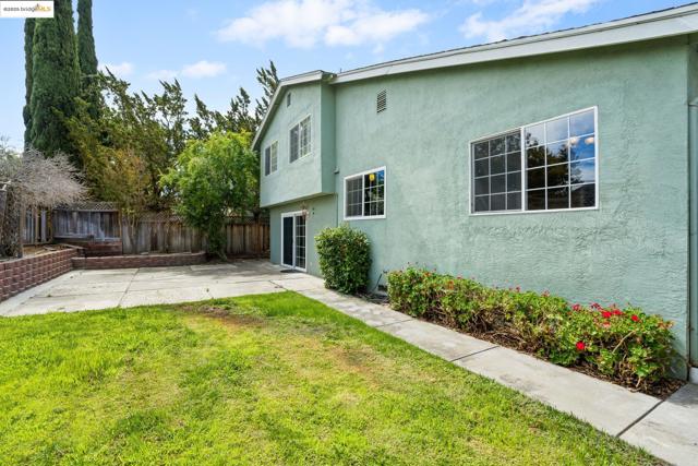 838 Hazel St, Livermore CA: https://media.crmls.org/mediaz/39bd239f-b168-4c83-af70-cc2ac9a319d1.jpg
