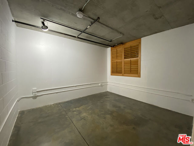 1130 S Flower Street, Los Angeles CA: https://media.crmls.org/mediaz/39bdabff-60c2-49b9-af20-921279040516.jpg