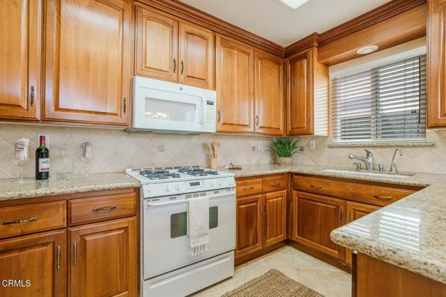 3233 Playa Court, Oxnard CA: https://media.crmls.org/mediaz/39be036e-a03b-4f70-8c7e-ae140e161c5e.jpg