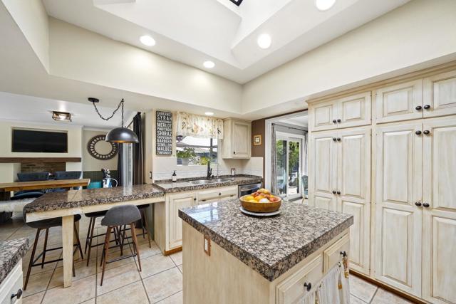 Detail Gallery Image 13 of 73 For 2740 via Dieguenos, Alpine,  CA 91901 - 5 Beds | 3/1 Baths