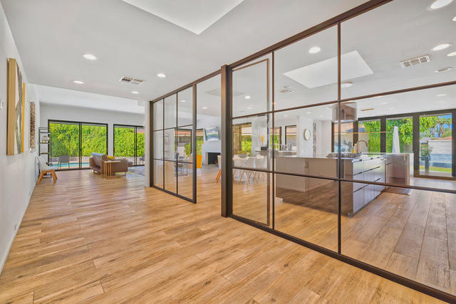 12 Sussex Court, Rancho Mirage CA: https://media.crmls.org/mediaz/39bf805b-2fef-4e14-a711-4fea1b90cbd2.jpg