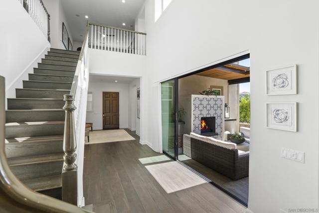 4706 Chase Ct, Carlsbad CA: https://media.crmls.org/mediaz/39c09a05-ecf7-4fe7-9d1e-ab28bfcd288a.jpg
