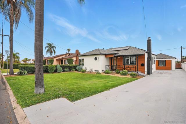 4817 Lyon St, San Diego CA: https://media.crmls.org/mediaz/39c0c6e7-5562-4cfc-9a10-ffe634d4fbe9.jpg