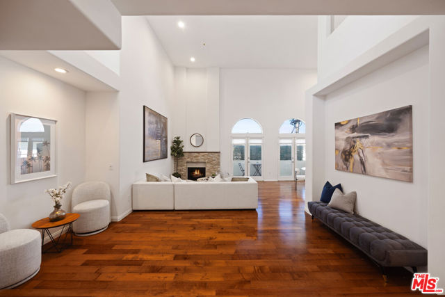 Drew Fenton | 12011 Goshen Avenue Los Angeles CA | MLS: 7095692