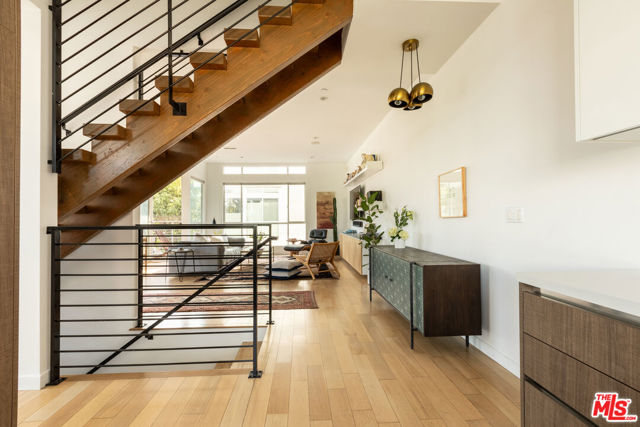1201 N Las Palmas Avenue, Los Angeles CA: https://media.crmls.org/mediaz/39c1a422-fe1a-4749-87a8-f3a31fbc4ac5.jpg