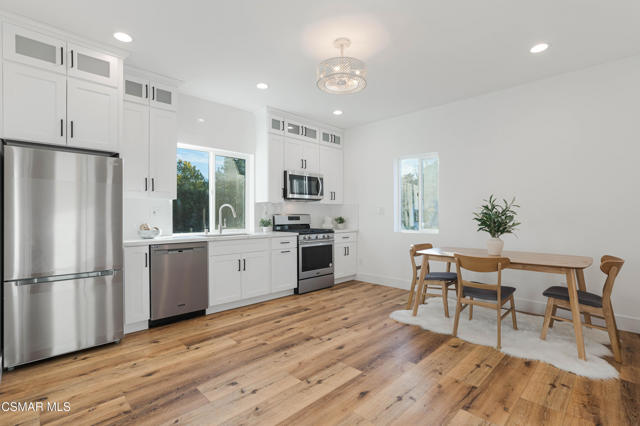 568 Bristol Avenue, Simi Valley CA: https://media.crmls.org/mediaz/39c1f98e-6db7-42b2-8379-895535489ac0.jpg