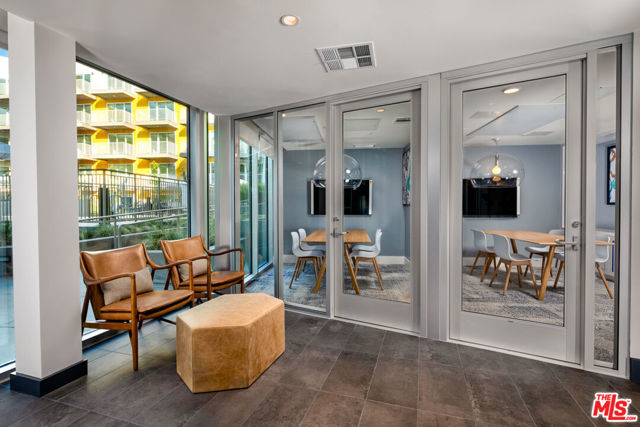 750 S Oxford Avenue, Los Angeles CA: https://media.crmls.org/mediaz/39c2bbd7-7e6b-4d42-800d-4f3746c6fd01.jpg