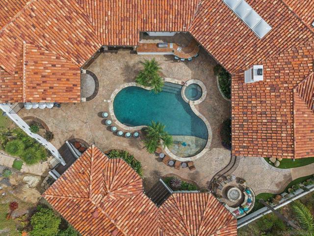 13371 Summit Cir, Poway CA: https://media.crmls.org/mediaz/39c34c95-34c3-4202-837e-6dc56be091d1.jpg