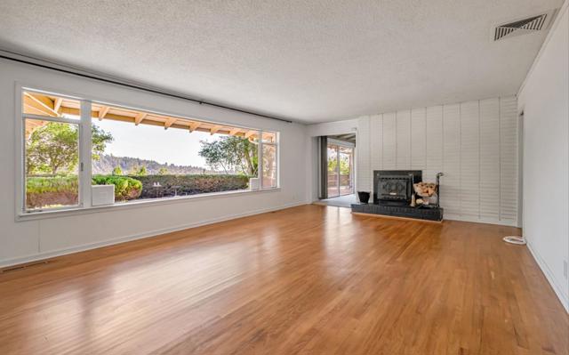 23492 Sunset Drive, Los Gatos CA: https://media.crmls.org/mediaz/39c3a7b8-7621-43a7-9800-0a88b9ba3512.jpg