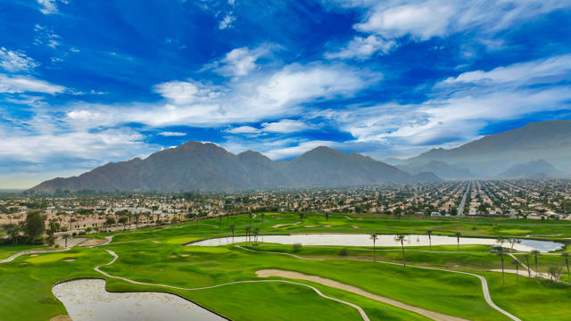 50181 Calle Maria, La Quinta CA: https://media.crmls.org/mediaz/39c42797-c9cc-435e-a61d-b08c05c9c31e.jpg