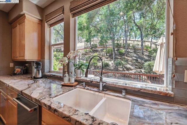 3761 SMALLWOOD COURT, Pleasanton CA: https://media.crmls.org/mediaz/39c440c1-efb1-40f3-8639-74230ed626eb.jpg
