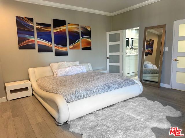 1333 S Beverly Glen Boulevard, Los Angeles CA: https://media.crmls.org/mediaz/39c53d21-3372-4027-b347-9827acb1be16.jpg
