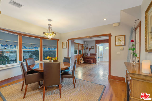 41 Vicente Terrace, Santa Monica CA: https://media.crmls.org/mediaz/39c5dece-925a-49a8-9b46-5426d045c9e4.jpg