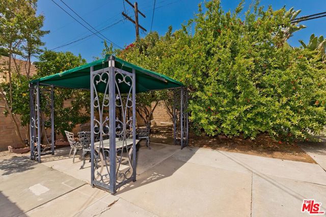 5049 Hesperia Avenue, Encino CA: https://media.crmls.org/mediaz/39c5fe63-3475-4291-bf7f-7fecf1b37ac4.jpg