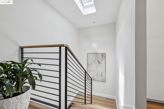 617 59th St, Oakland CA: https://media.crmls.org/mediaz/39c70a5c-2cdb-4d17-ae2c-65227a1a9223.jpg