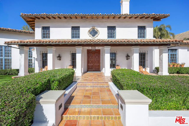 25127 Jim Bridger Road, Hidden Hills CA: https://media.crmls.org/mediaz/39c7d8f6-e34b-4f2a-bac8-a4bbd97fb571.jpg