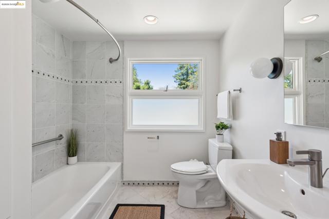 39 Norwood Ave, Kensington CA: https://media.crmls.org/mediaz/39c8dbcb-d8ca-4c56-874e-fcc360cd1031.jpg