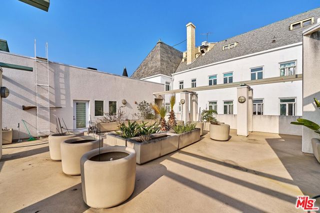 906 S Serrano Avenue, Los Angeles CA: https://media.crmls.org/mediaz/39c900e8-dc0f-4bff-a9be-26f4f9fe0e9a.jpg