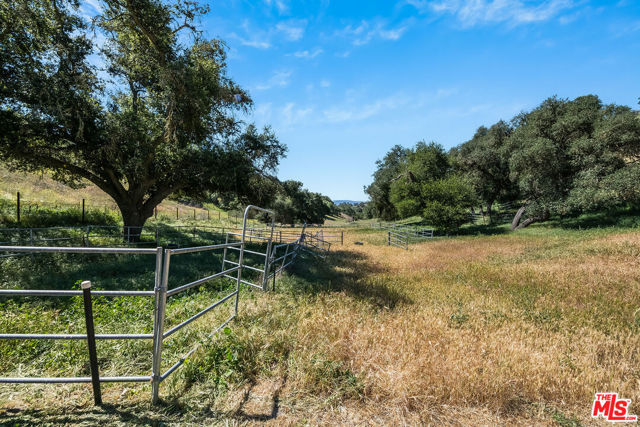 3349 Long Valley Road, Santa Ynez CA: https://media.crmls.org/mediaz/39c9395a-96fd-4efa-84c8-62dfdb50f21e.jpg