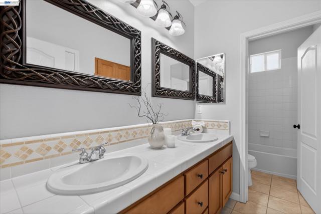 5880 Hillbrook Pl, Dublin CA: https://media.crmls.org/mediaz/39c95d24-5491-48b4-a33b-5b30a2c1a46e.jpg