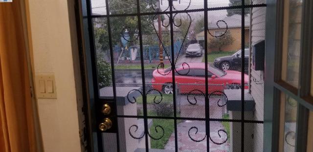 6939 Fresno St, Oakland CA: https://media.crmls.org/mediaz/39ca298f-848d-419e-a284-5c1e75e9b783.jpg