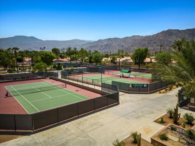 48245 Calle Floristas, La Quinta CA: https://media.crmls.org/mediaz/39ca7d1c-692b-4cf1-b480-09aa810f04cc.jpg