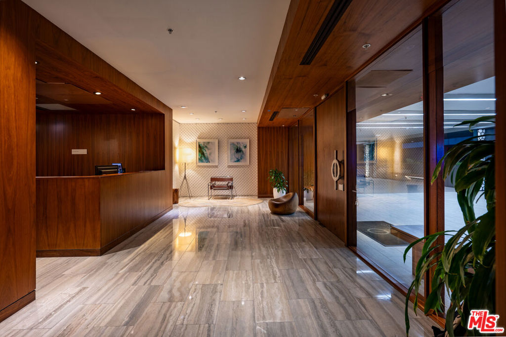 https://media.crmls.org/mediaz/39ca90d9-40e9-419b-9078-525fd82c5950.jpg?preset=X-Large
