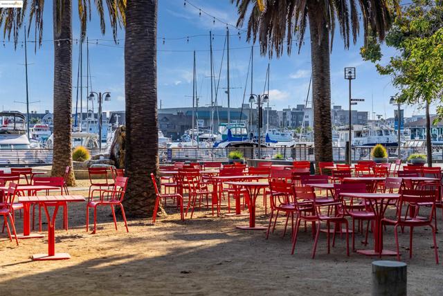 410 Webster St, Oakland CA: https://media.crmls.org/mediaz/39cb10eb-0abc-40a0-8dd4-6af693573c01.jpg