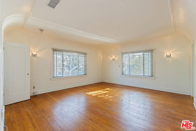 955 S Highland Avenue, Los Angeles CA: https://media.crmls.org/mediaz/39cb8c73-bb98-472d-a416-598132ab9505.jpg