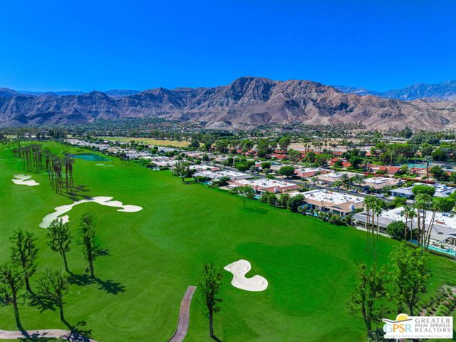 30 Mayfair Drive, Rancho Mirage CA: https://media.crmls.org/mediaz/39cbc9e3-d1ce-4309-903f-fb1b580c8613.jpg