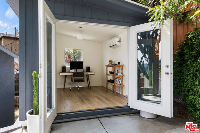 4004 W Avenue 42, Los Angeles CA: https://media.crmls.org/mediaz/39cbf0c0-ab27-47bd-8764-491de2c5c9ea.jpg