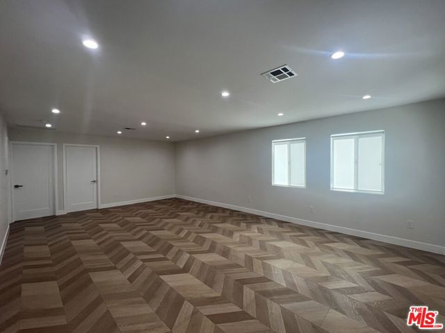 1282 1/2 S Highland Avenue, Los Angeles CA: https://media.crmls.org/mediaz/39cc0cbb-49c9-42c8-89e3-66de393cb914.jpg