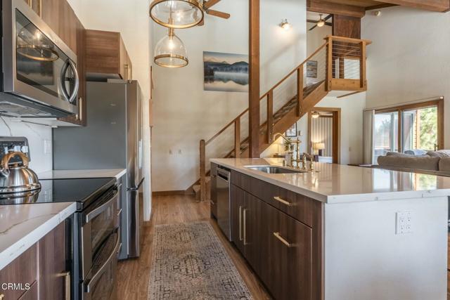 435 Lakeview Boulevard, Mammoth Lakes CA: https://media.crmls.org/mediaz/39cc2ccc-29f0-4d67-b068-d8d9b6208139.jpg