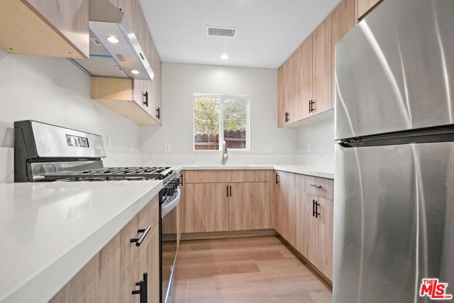 1563 E Elizabeth Street, Pasadena CA: https://media.crmls.org/mediaz/39cc51b4-c3f9-48bb-a665-41937574b55d.jpg
