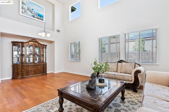 115 Tennyson Ct, Discovery Bay CA: https://media.crmls.org/mediaz/39cc5a8f-44fc-41be-a6a5-799af4d8d502.jpg