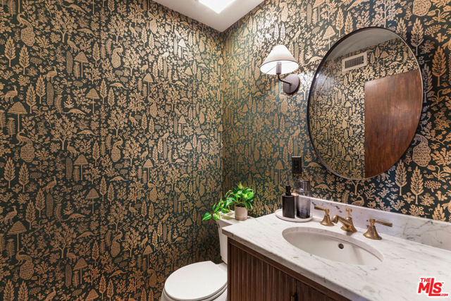 1916 Overland Avenue, Los Angeles CA: https://media.crmls.org/mediaz/39cc7d06-c928-4571-a534-587ee0e1e6d4.jpg