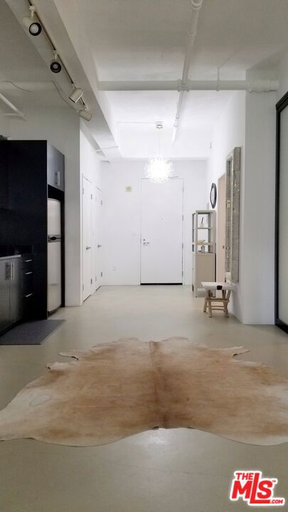 849 S Broadway, Los Angeles CA: https://media.crmls.org/mediaz/39cc8636-4cc9-4c27-b327-f2bd80c4ce2e.jpg
