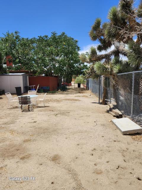 7585 Joshua Lane, Yucca Valley CA: https://media.crmls.org/mediaz/39cc9450-3004-4832-bb1f-f98e16621185.jpg