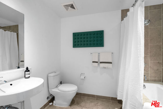 6250 Hollywood Boulevard, Los Angeles CA: https://media.crmls.org/mediaz/39ccdc17-9151-47dc-839e-a8ef83f877b5.jpg