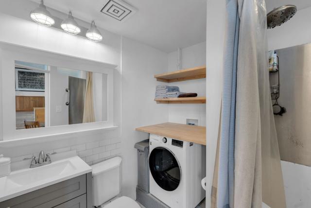 4053 Harlan Street, Emeryville CA: https://media.crmls.org/mediaz/39cd5327-0068-417b-8338-593ef9944b53.jpg
